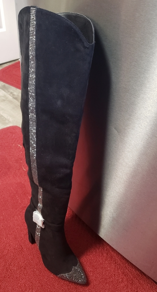 Boots - Picture 2 of 5